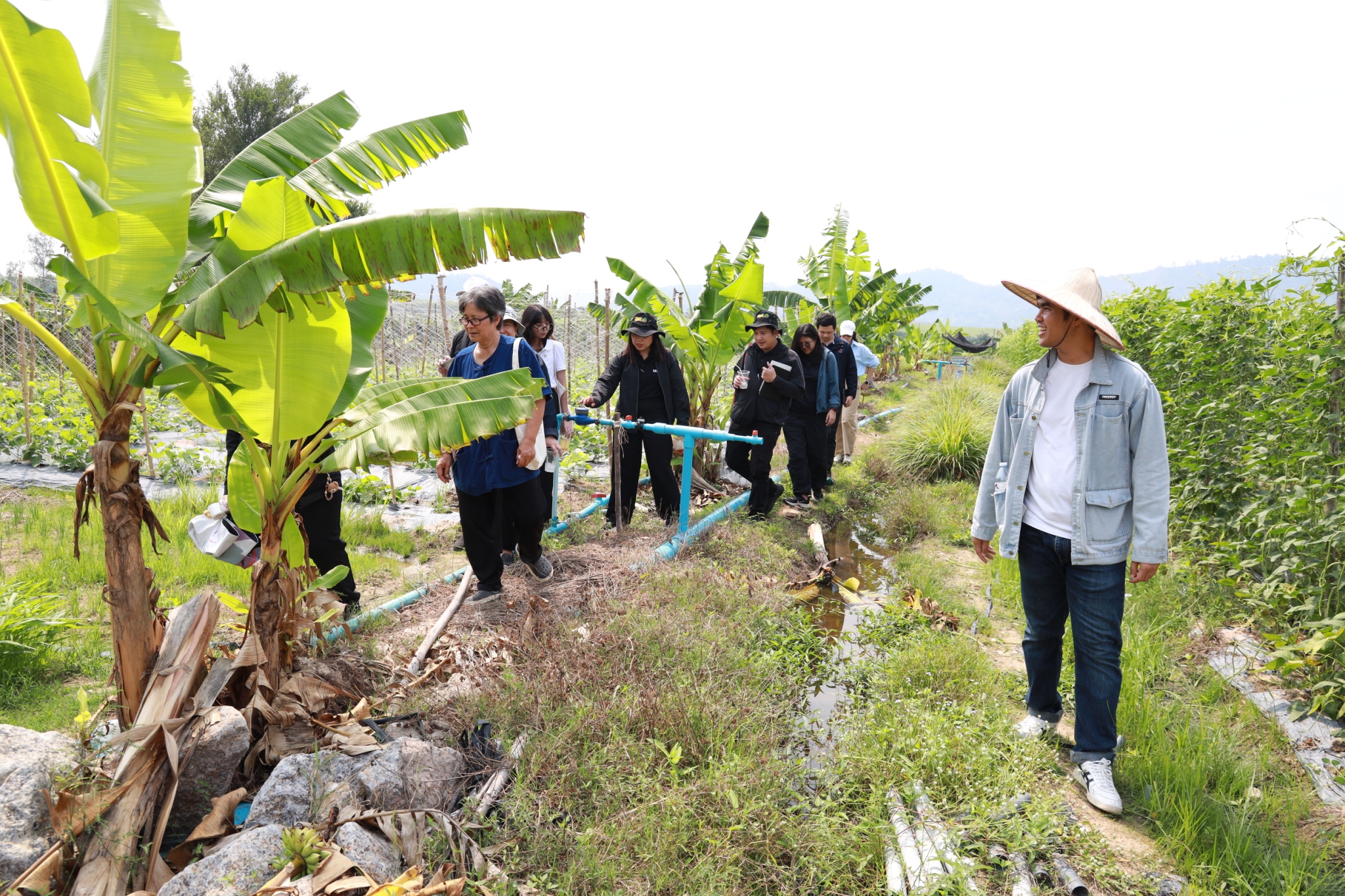 title - ส.ป.ก. ร่วมกับ TICA และ GIZ ลงพื้นที่โครงการนำร่องระบบสูบน้ำพลังงานแสงอาทิตย์เพื่อการเกษตรที่ยั่งยืนในเขตปฏิรูปที่ดิน ณ แปลงพื้นที่ คทช. จังหวัดชลบุรี